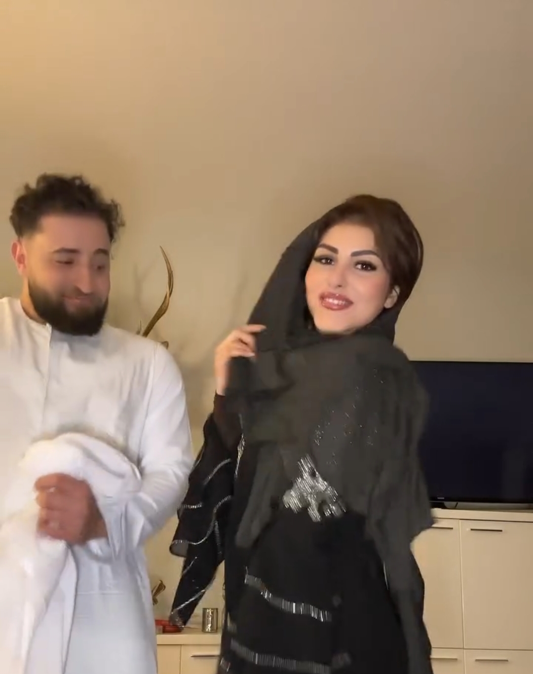 فيلم الشيخ والمحجبة انطونيو سليمان وبيان يونس