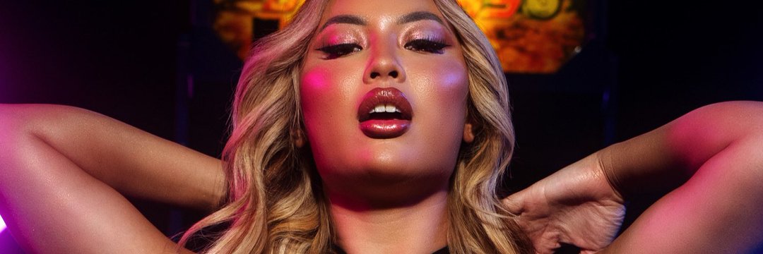 فيلم يوسف خليل مع المراهقة الشقراء